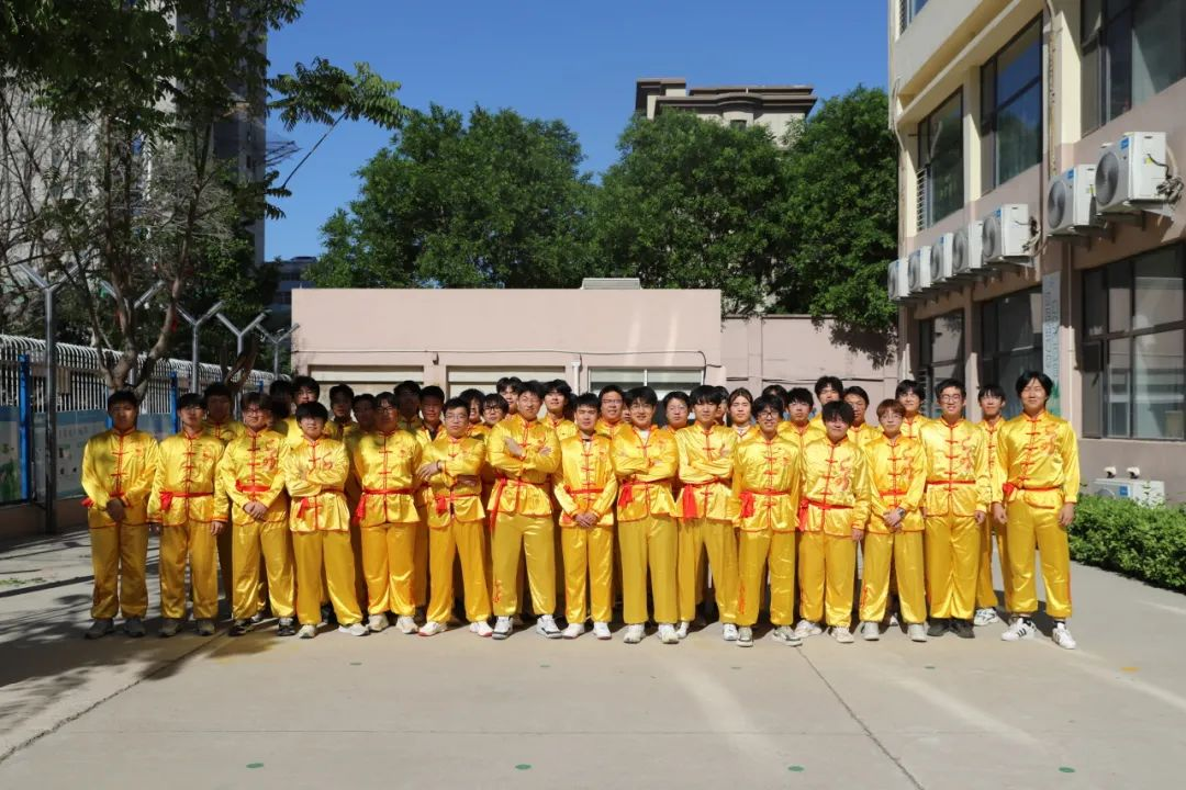 龙舞翩跹润童心,美育芳华育幼苗