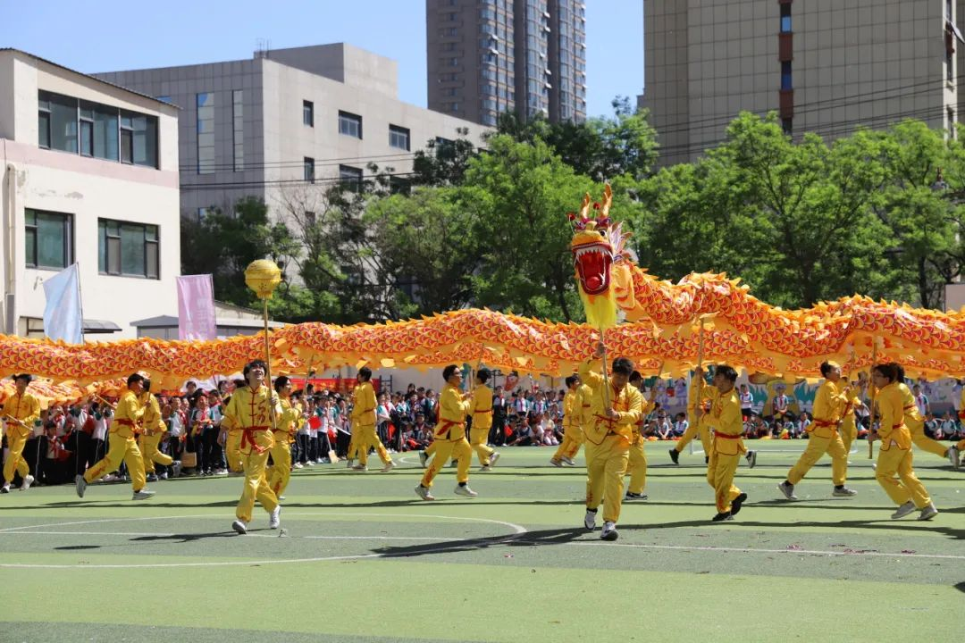 龙舞翩跹润童心,美育芳华育幼苗