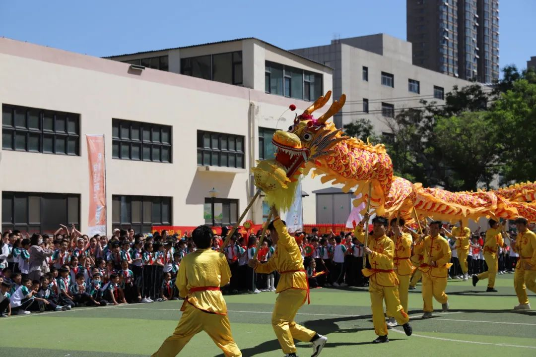 龙舞翩跹润童心,美育芳华育幼苗