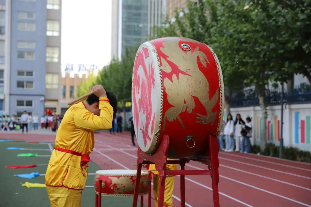 龙舞翩跹润童心,美育芳华育幼苗