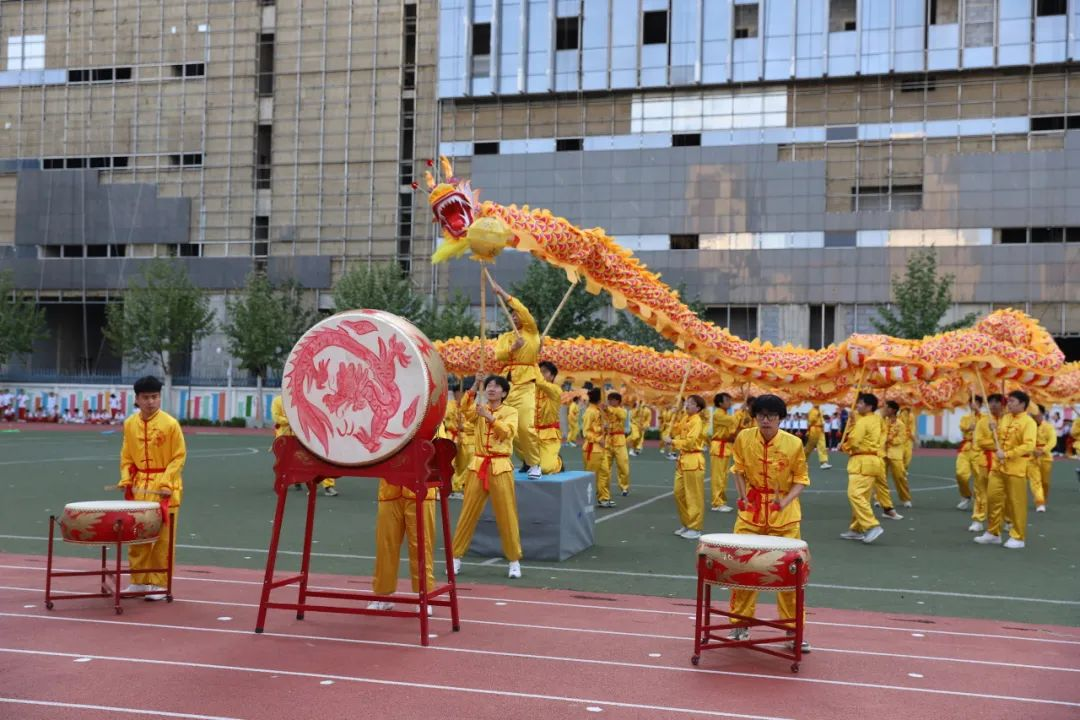 龙舞翩跹润童心,美育芳华育幼苗