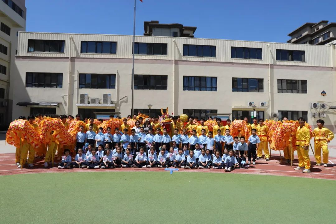 龙舞翩跹润童心,美育芳华育幼苗