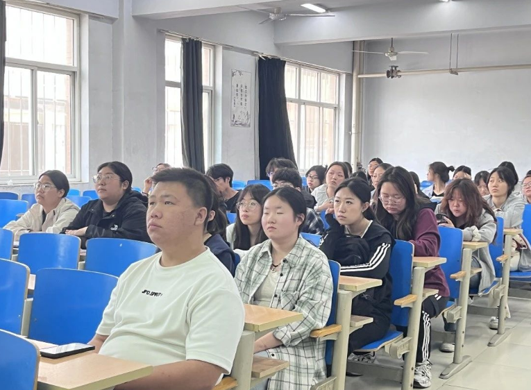 凝心聚力担使命 奋起扬帆启新程：会计学院组织团支书会议