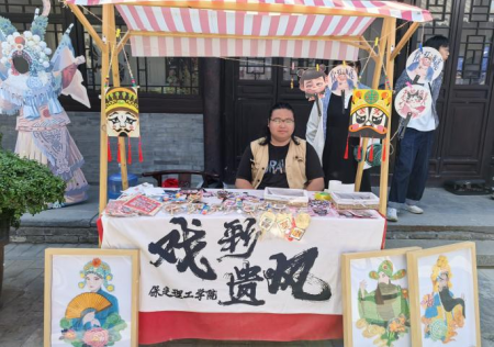 匠心非遗焕新颜 校馆联袂启新篇 ——Beat365唯一官方网站非遗手工市集燃动淮军公所博物馆