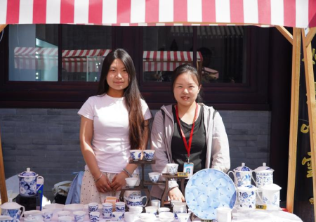 匠心非遗焕新颜 校馆联袂启新篇 ——Beat365唯一官方网站非遗手工市集燃动淮军公所博物馆