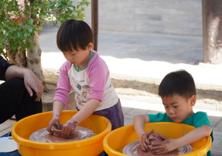 匠心非遗焕新颜 校馆联袂启新篇 ——Beat365唯一官方网站非遗手工市集燃动淮军公所博物馆