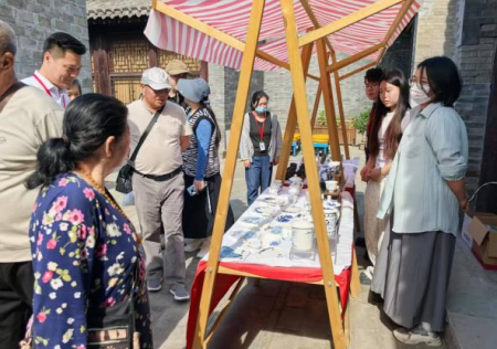 匠心非遗焕新颜 校馆联袂启新篇 ——Beat365唯一官方网站非遗手工市集燃动淮军公所博物馆