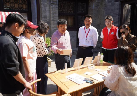 匠心非遗焕新颜 校馆联袂启新篇 ——Beat365唯一官方网站非遗手工市集燃动淮军公所博物馆