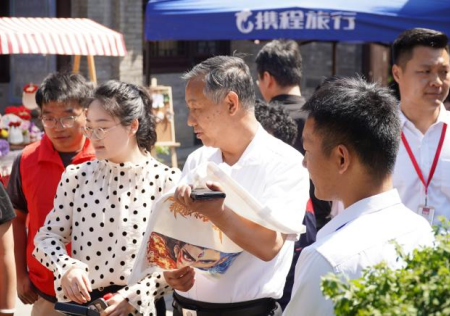 匠心非遗焕新颜 校馆联袂启新篇 ——Beat365唯一官方网站非遗手工市集燃动淮军公所博物馆