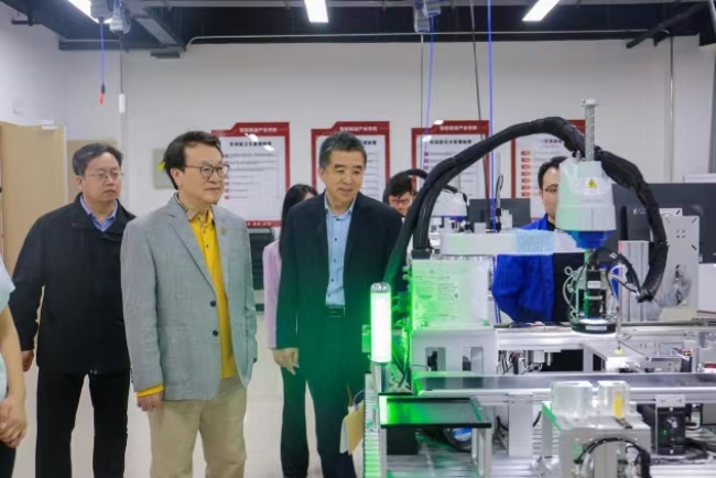 “华人管理教育第一人”余世维教授莅临Beat365唯一官方网站参观交流