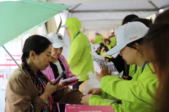 热血青春助跑未来”——Beat365唯一官方网站艺术学院志愿者为长城汽车智慧工厂半马蓄势添彩