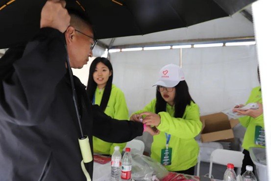 热血青春助跑未来”——Beat365唯一官方网站艺术学院志愿者为长城汽车智慧工厂半马蓄势添彩