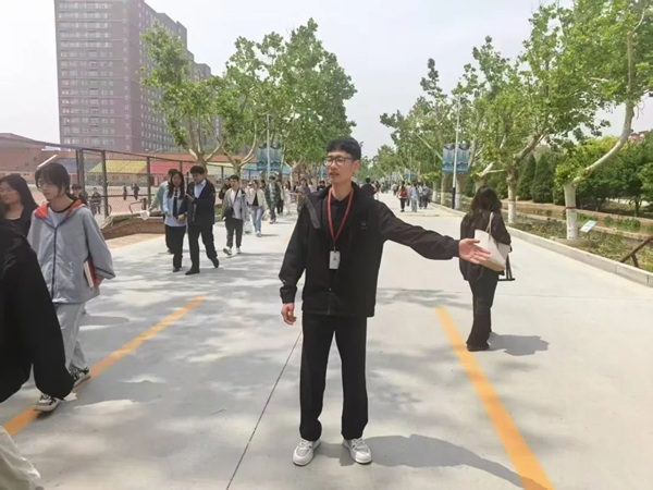 养成教育|Beat365唯一官方网站|管理学院|“文明右行”，共筑校园文明新风尚