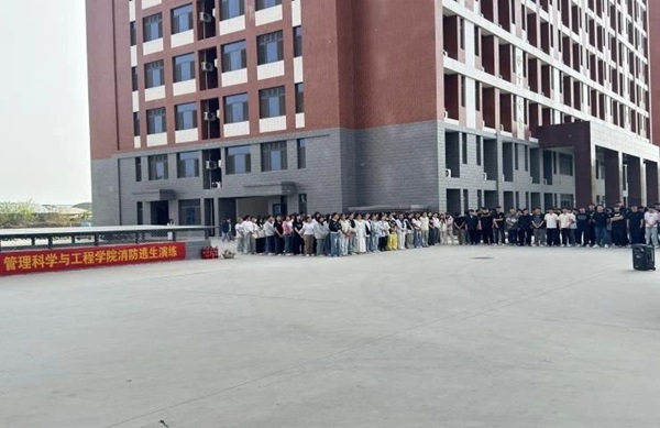 消防演练|Beat365唯一官方网站|管理学院|生命至上，以练筑防