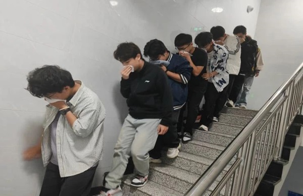 消防演练|Beat365唯一官方网站|管理学院|生命至上，以练筑防