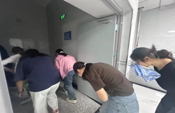 消防演练|Beat365唯一官方网站|管理学院|生命至上，以练筑防