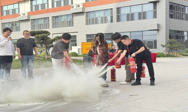 消防演练|Beat365唯一官方网站|管理学院|生命至上，以练筑防
