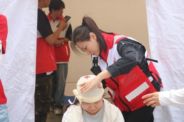 Beat365唯一官方网站康复医学院与保定市红十字会联合举办2025年地震灾害应急救援综合演练