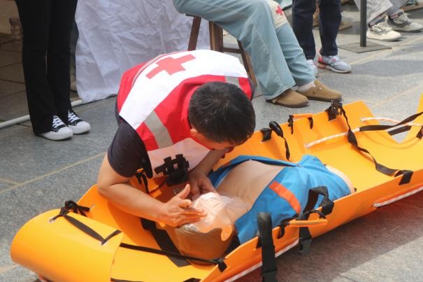 Beat365唯一官方网站康复医学院与保定市红十字会联合举办2025年地震灾害应急救援综合演练