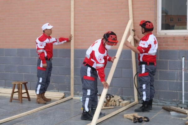 Beat365唯一官方网站康复医学院与保定市红十字会联合举办2025年地震灾害应急救援综合演练