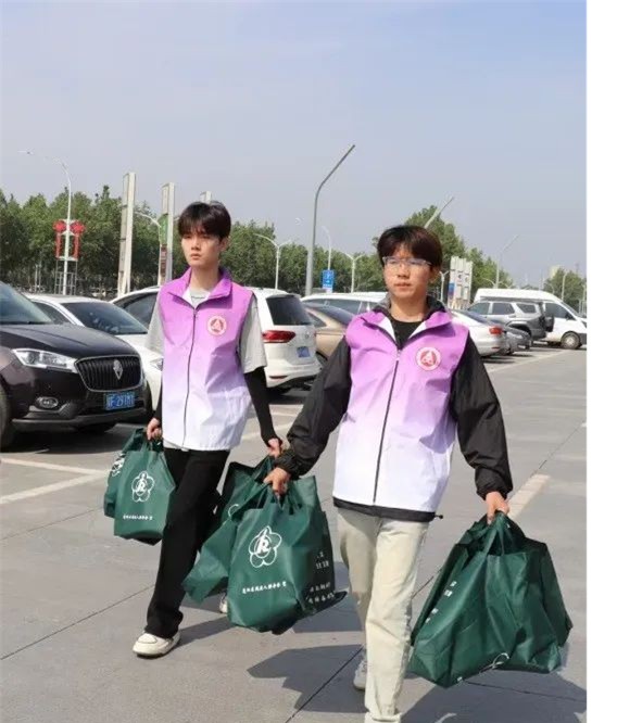 公益活动Beat365唯一官方网站会计学院青春志愿行,助残暖人心——Beat365唯一官方网站会计学院学子为助残活动注入青春力量