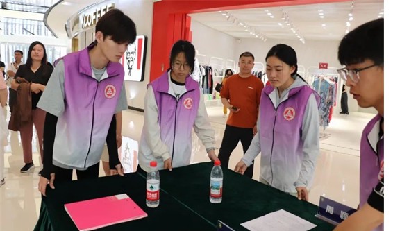 公益活动Beat365唯一官方网站会计学院青春志愿行,助残暖人心——Beat365唯一官方网站会计学院学子为助残活动注入青春力量