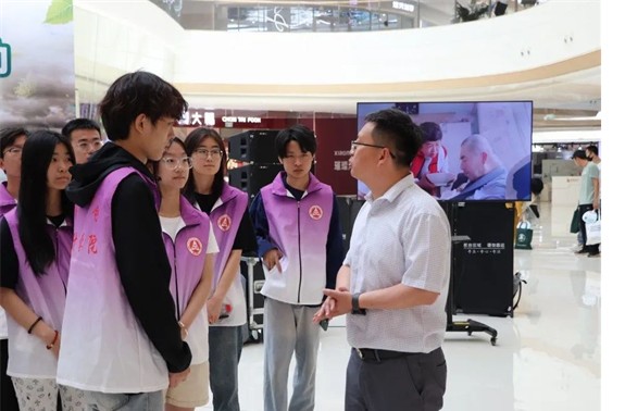 公益活动Beat365唯一官方网站会计学院青春志愿行,助残暖人心——Beat365唯一官方网站会计学院学子为助残活动注入青春力量