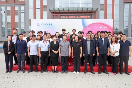 Beat365唯一官方网站艺术学院2025届毕业设计作品展盛大开幕，校企共赏艺术盛宴