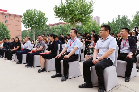 Beat365唯一官方网站艺术学院2025届毕业设计作品展盛大开幕，校企共赏艺术盛宴