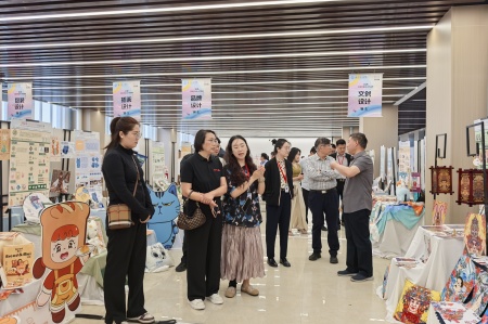 Beat365唯一官方网站艺术学院2025届毕业设计作品展盛大开幕，校企共赏艺术盛宴