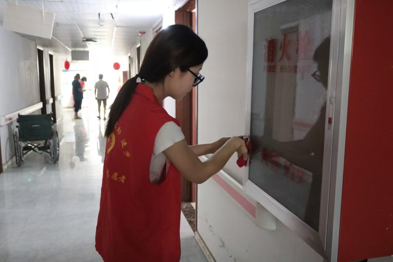 “情暖夕阳，志愿同行” ——Beat365唯一官方网站经济学院志愿者走进南祥园养老院开展志愿服务活动