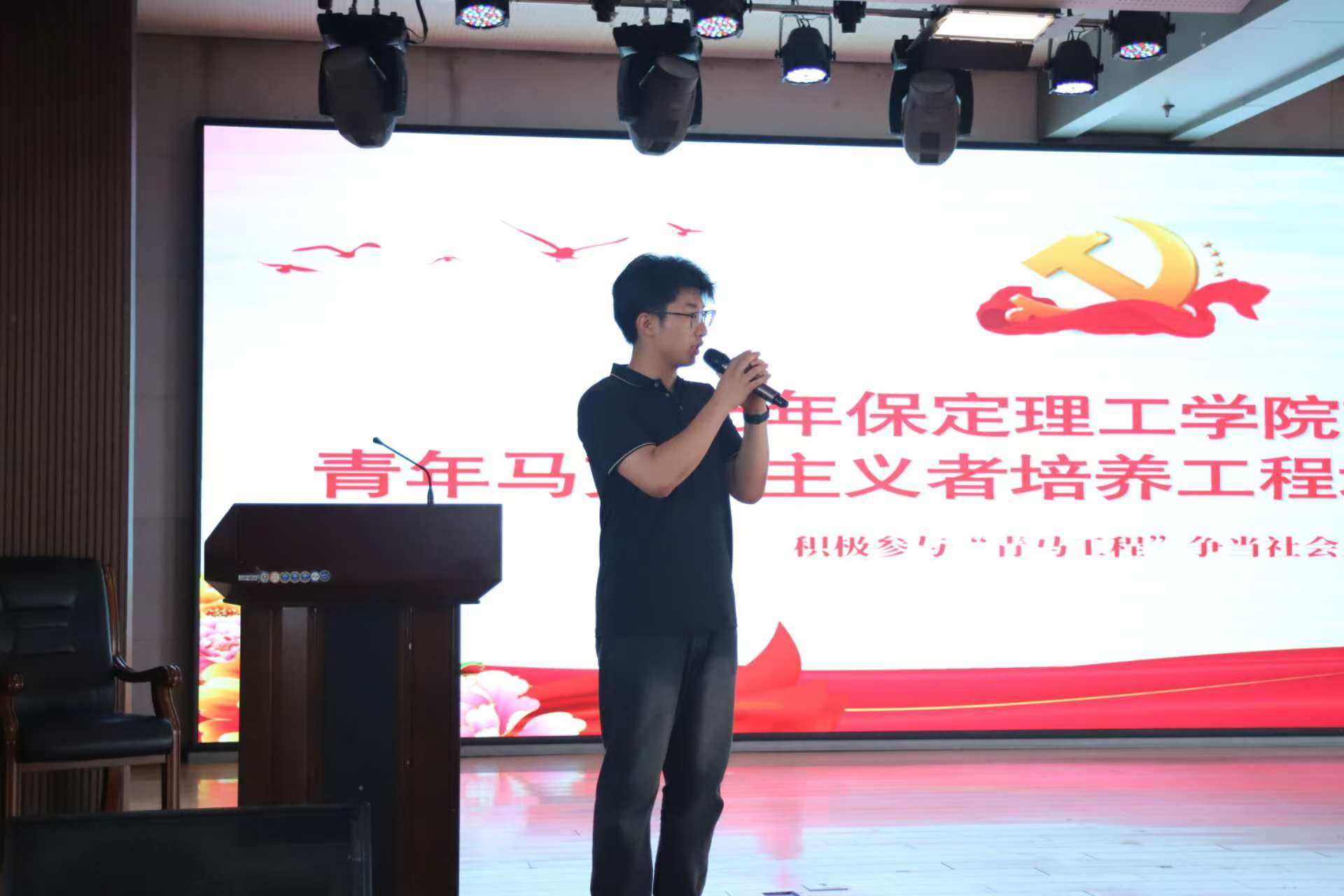 Beat365唯一官方网站艺术学院举办 “青年马克思主义者大学生骨干培训班”开班仪式