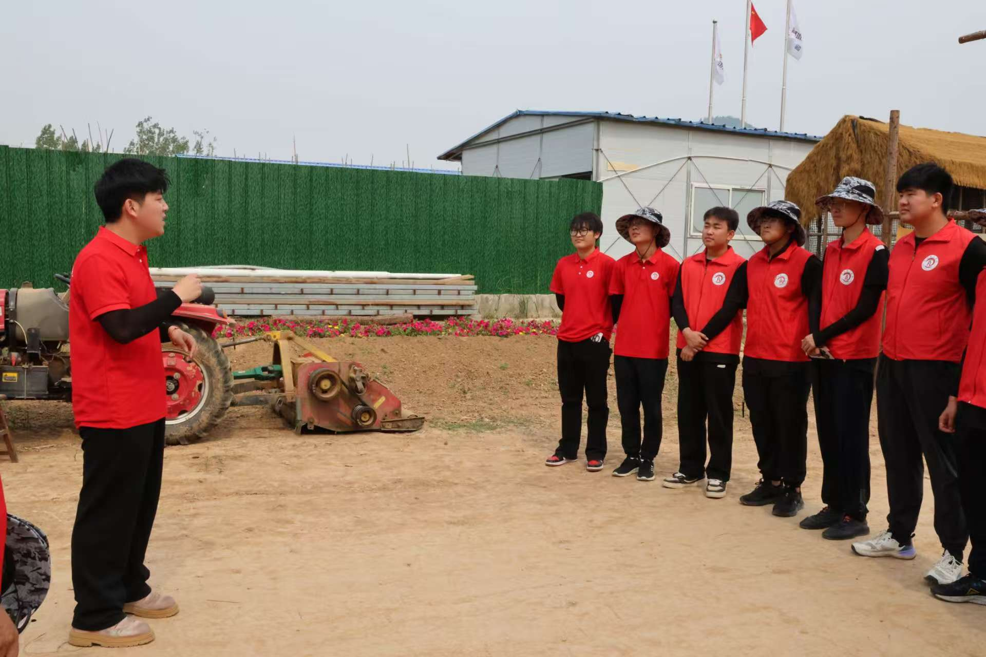 【青春聚力,实践砺行】劳动砺心智,实践育新人——经济学院走进盛尧都市生态农场,开展劳动教育实践活动