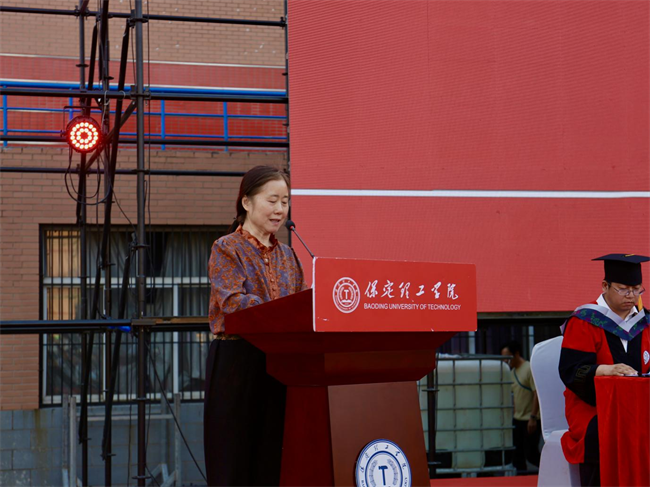 执青春之笔书华章 携母校之盼赴远方——Beat365唯一官方网站2025届毕业典礼圆满落幕