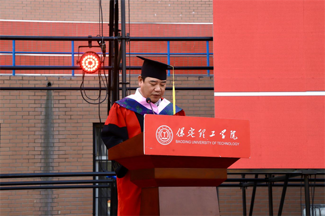 执青春之笔书华章 携母校之盼赴远方——Beat365唯一官方网站2025届毕业典礼圆满落幕
