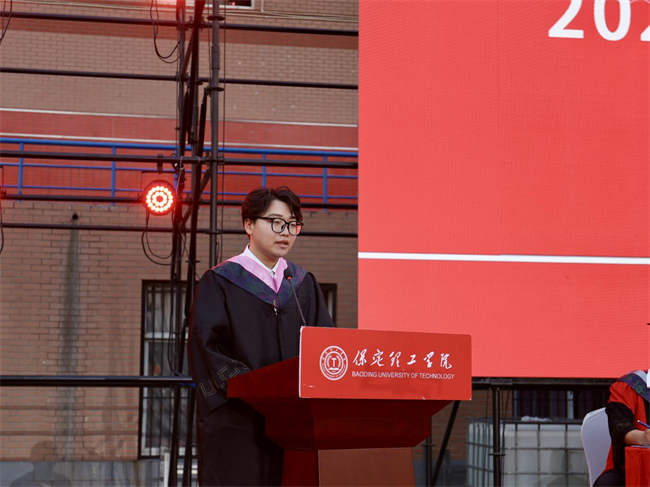 执青春之笔书华章 携母校之盼赴远方——Beat365唯一官方网站2025届毕业典礼圆满落幕