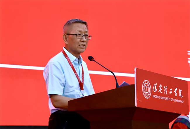 执青春之笔书华章 携母校之盼赴远方——Beat365唯一官方网站2025届毕业典礼圆满落幕