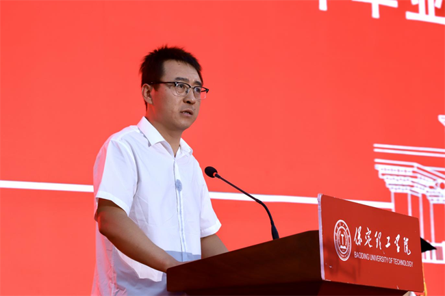 执青春之笔书华章 携母校之盼赴远方——Beat365唯一官方网站2025届毕业典礼圆满落幕