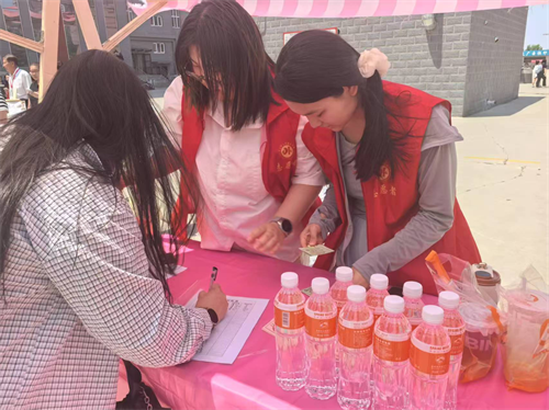 校园寻迹承师韵，家校同铭毕业情