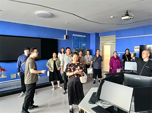 校园寻迹承师韵，家校同铭毕业情