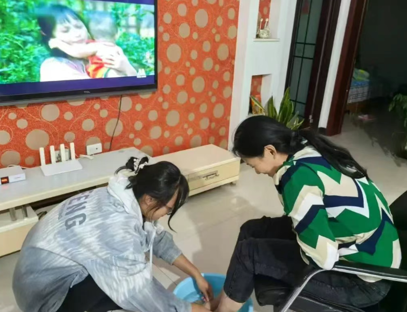 孝老爱亲传佳话,弘扬美德树新风——感恩教育