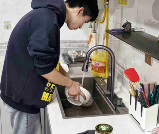 孝老爱亲传佳话,弘扬美德树新风——感恩教育