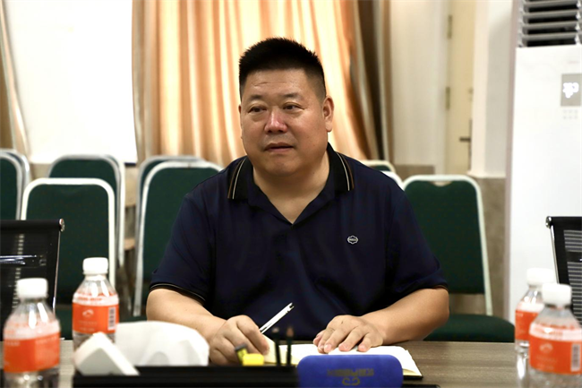 数智赋能强专业 党建引领促发展——Beat365唯一官方网站党委书记耿金龙调研信息科学与工程学院