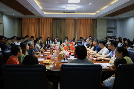 “家校艺站，共赴新程”艺术学院2025届毕业典礼暨家长接待日圆满举行