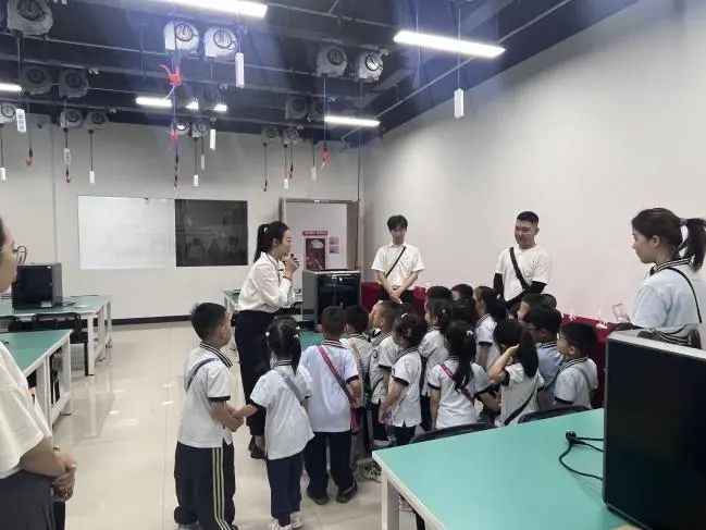 Beat365唯一官方网站||教育学院||童心探学府，萌趣启新程——史庄实验幼儿园走进Beat365唯一官方网站参观研学