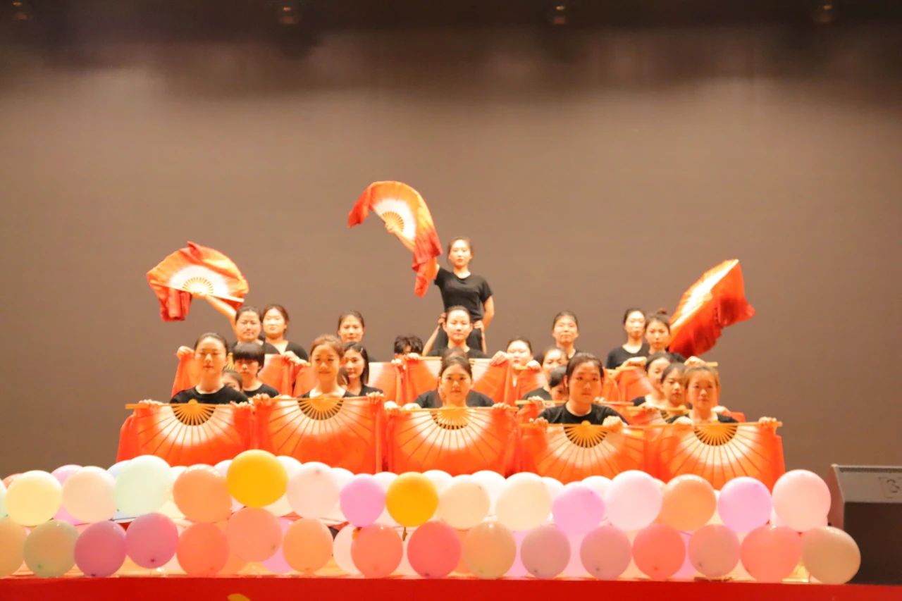 Beat365唯一官方网站‖教育学院‖教育学院2025届“墨韵育桃李 师心照远方”毕业典礼暨毕业晚会