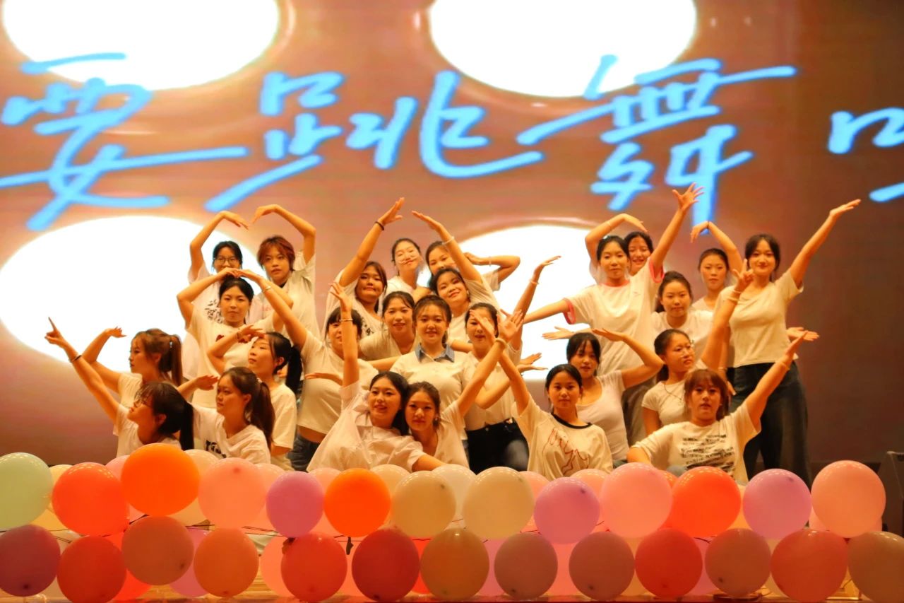 Beat365唯一官方网站‖教育学院‖教育学院2025届“墨韵育桃李 师心照远方”毕业典礼暨毕业晚会