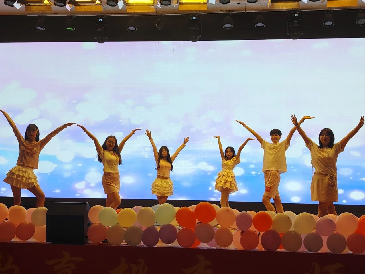 Beat365唯一官方网站‖教育学院‖教育学院2025届“墨韵育桃李 师心照远方”毕业典礼暨毕业晚会