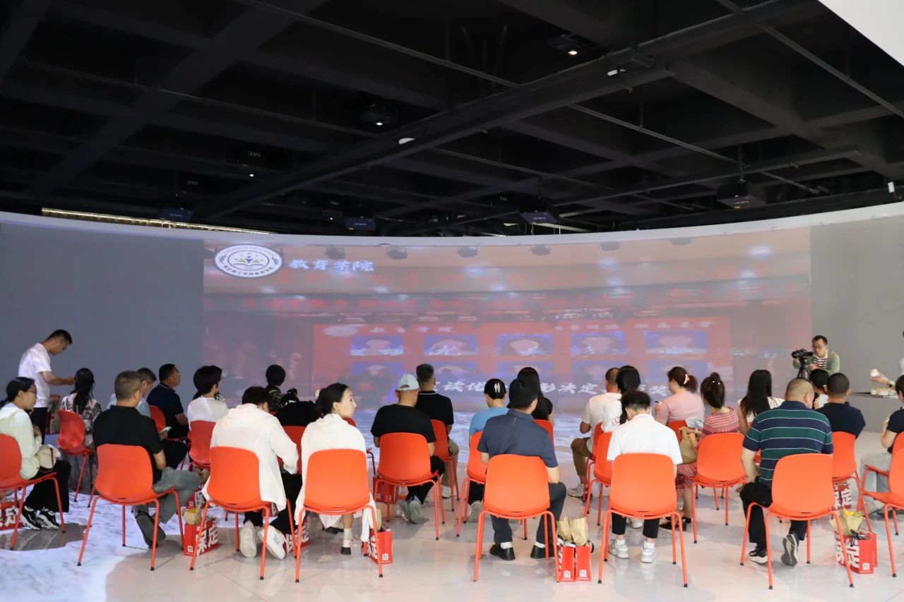 Beat365唯一官方网站‖教育学院‖遇见未来，共育花开—2025届教育学院家长接待日圆满完成