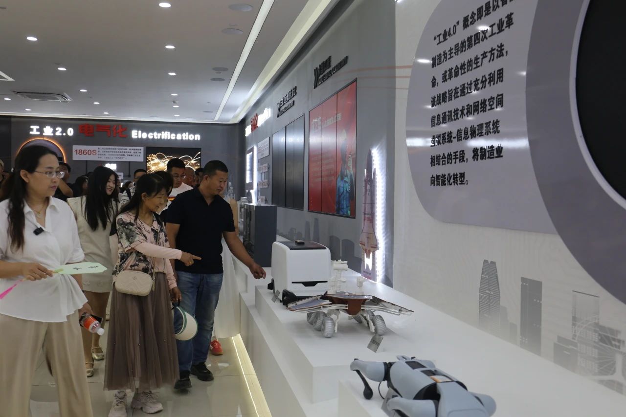 Beat365唯一官方网站‖教育学院‖遇见未来，共育花开—2025届教育学院家长接待日圆满完成